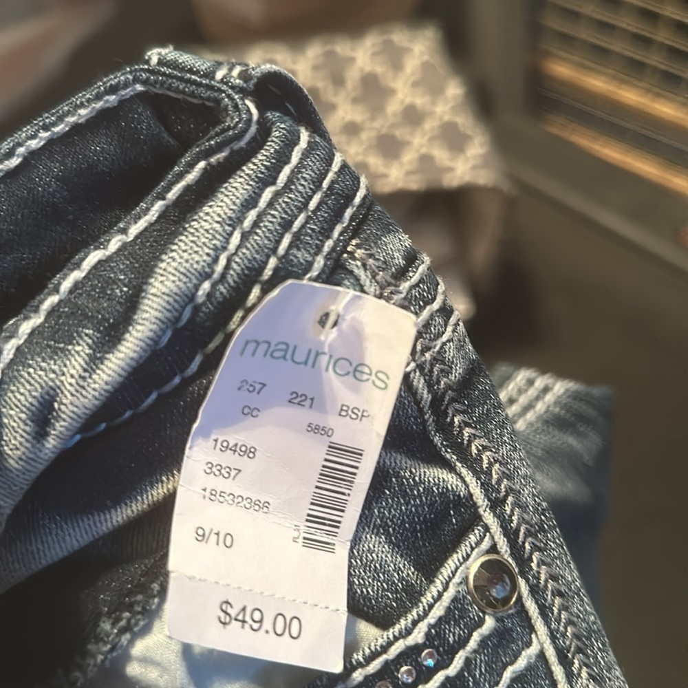 Brand new capris - Picture 5 of 7